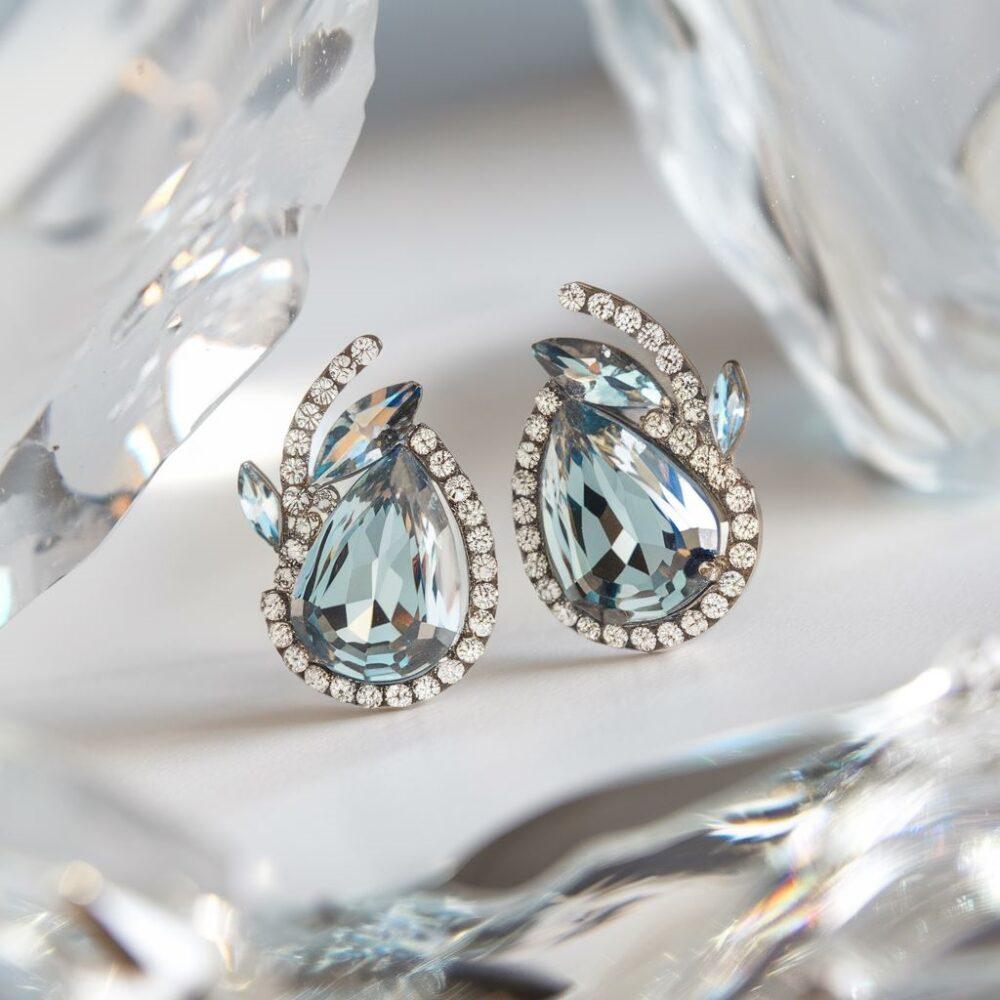 Nowoczesne kolczyki wiszące