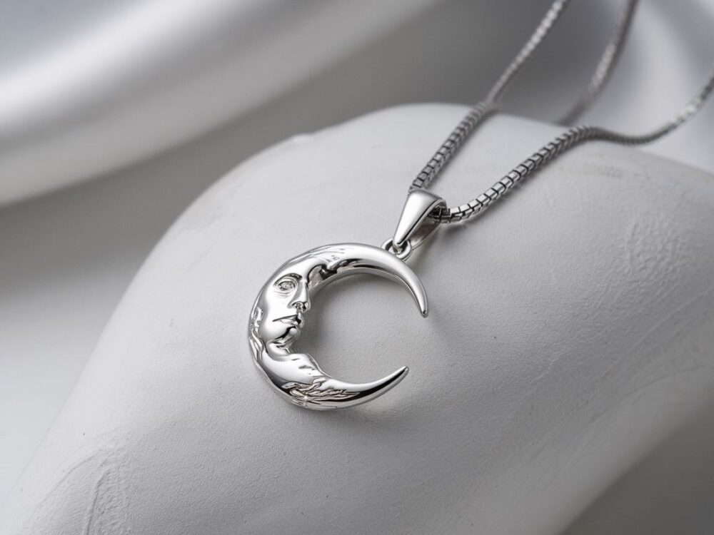 biżuteria z motywem księżyca