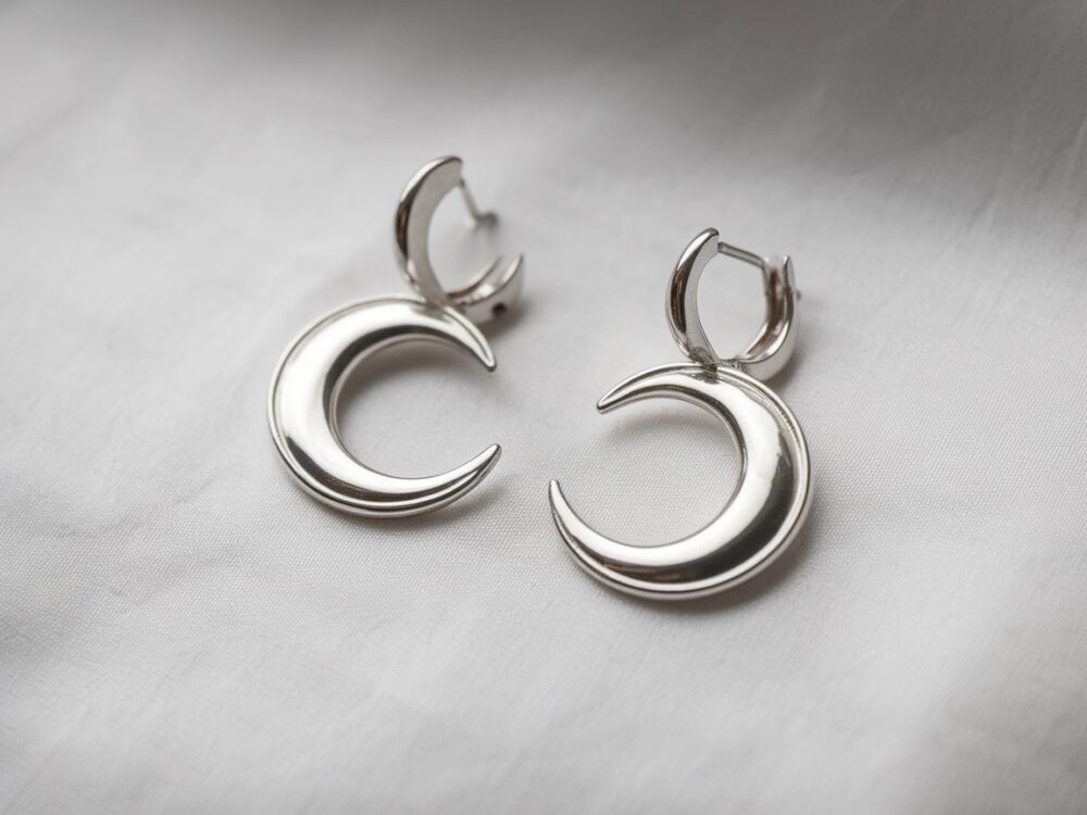 biżuteria z motywem księżyca