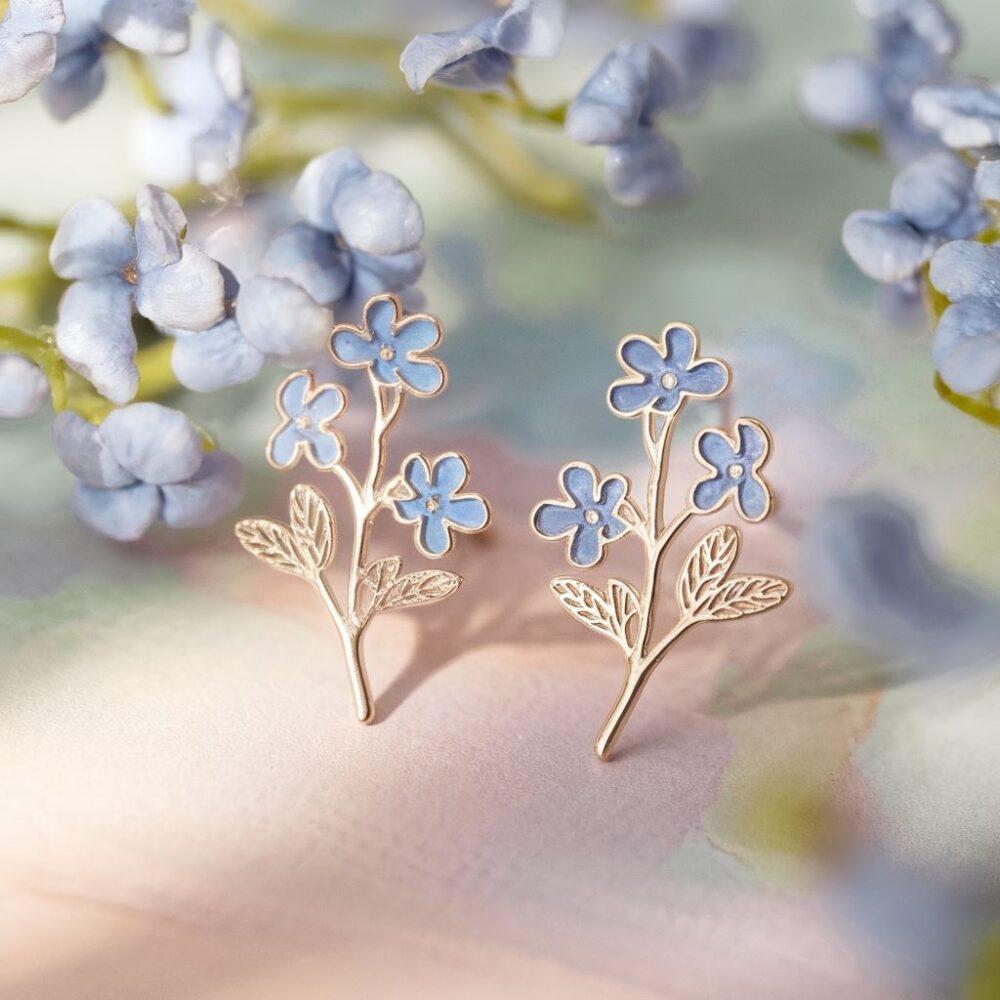 biżuteria z motywem kwiatowym