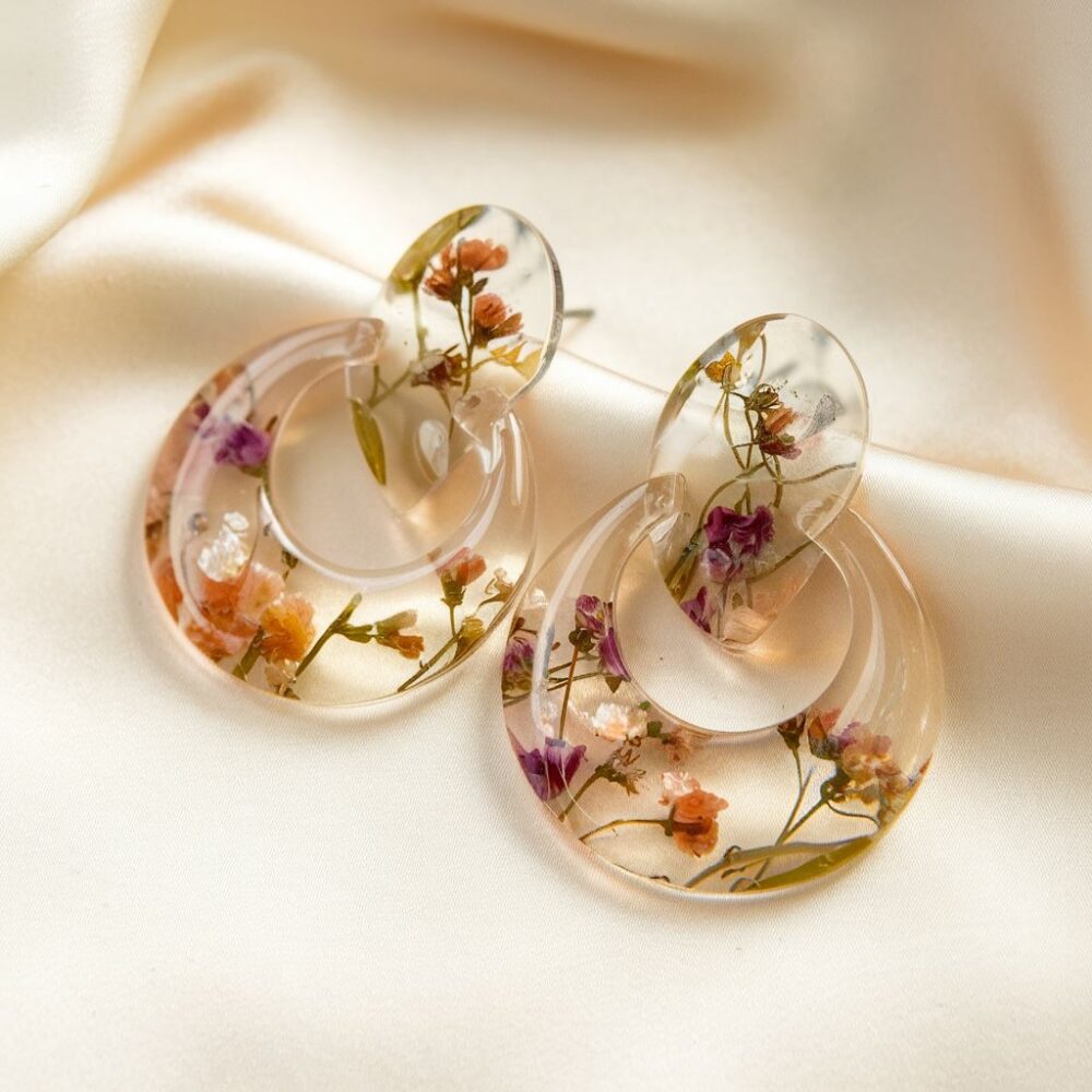 biżuteria z suszonymi kwiatami