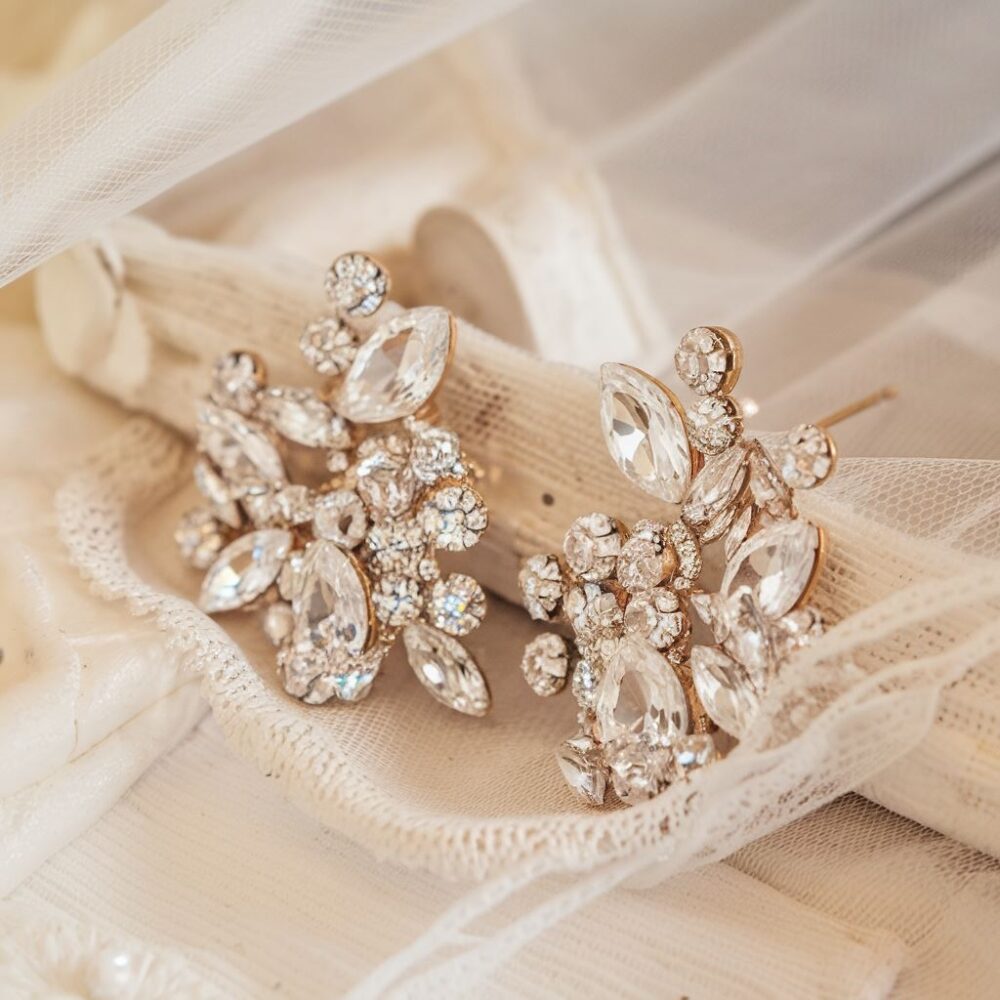 błyszczące kolczyki ślubne