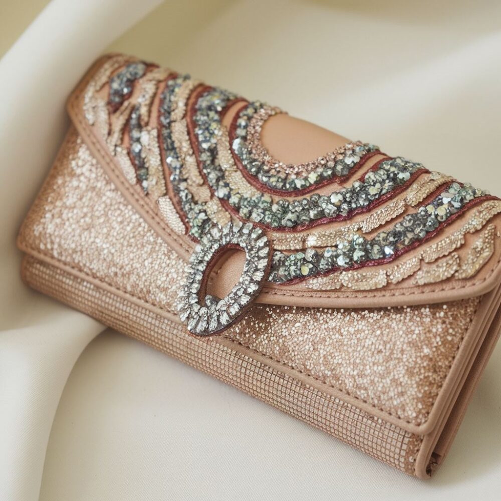 błyszczący portfel kobiecy