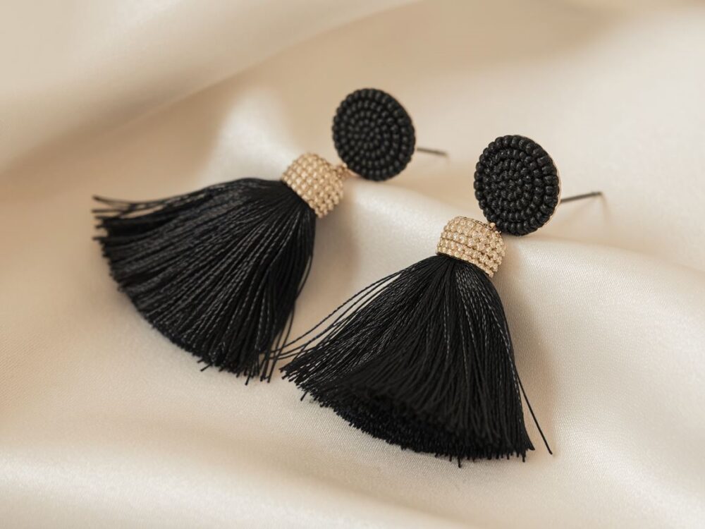 czarne kolczyki chwosty