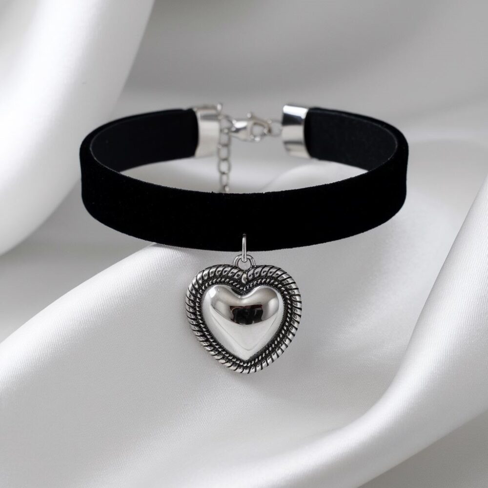 czarny aksamitny choker