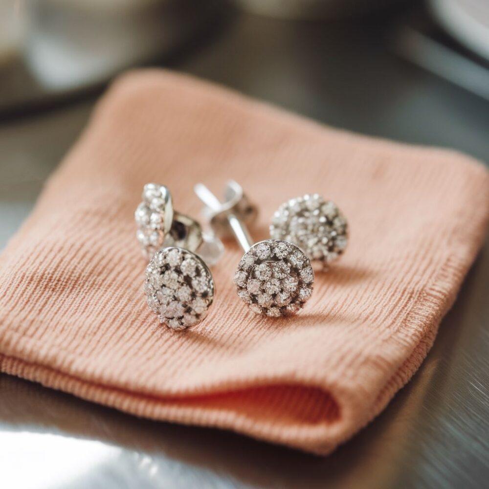 czyszczenie srebrnych kolczyków