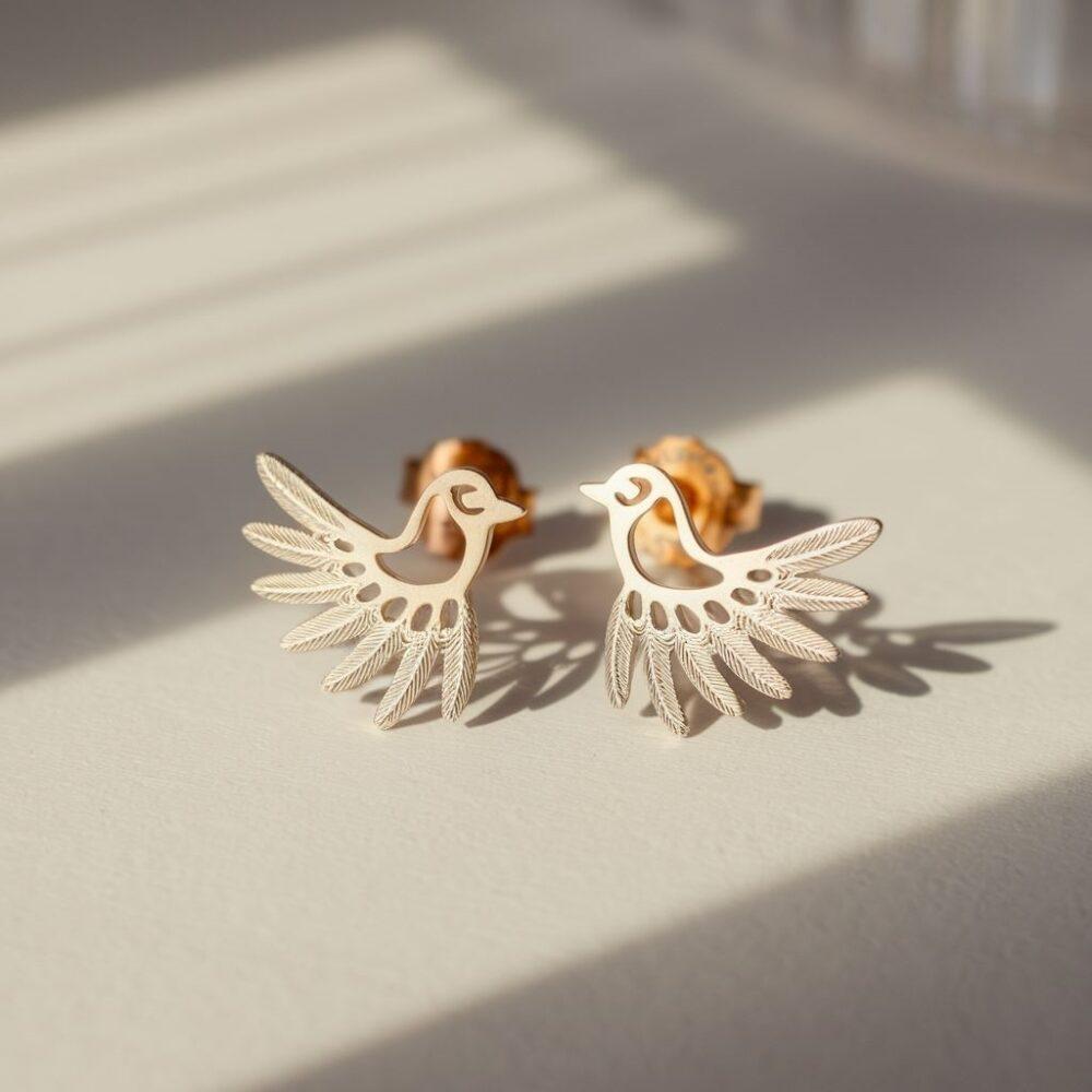 delikatne kolczyki z motywem ptaka