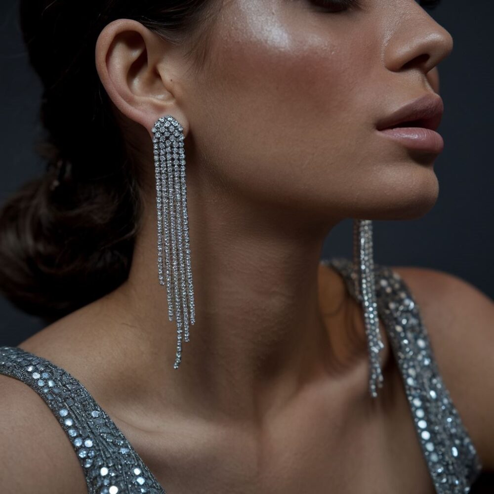 długie błyszczące kolczyki