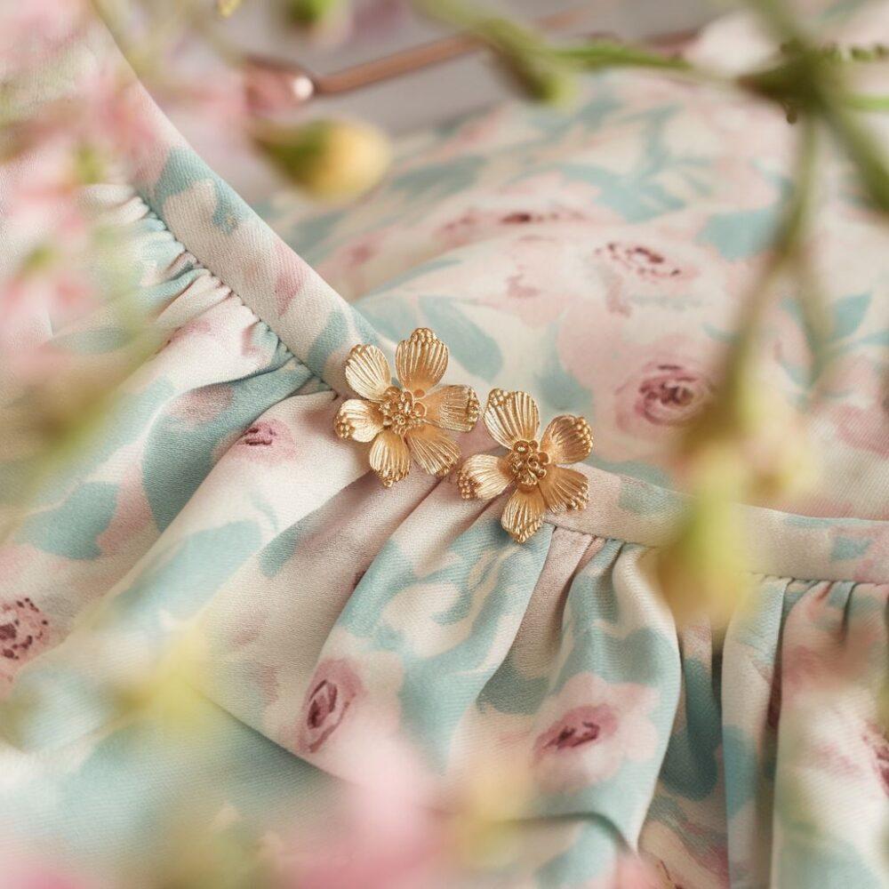 kolczyki do sukienki w kwiaty