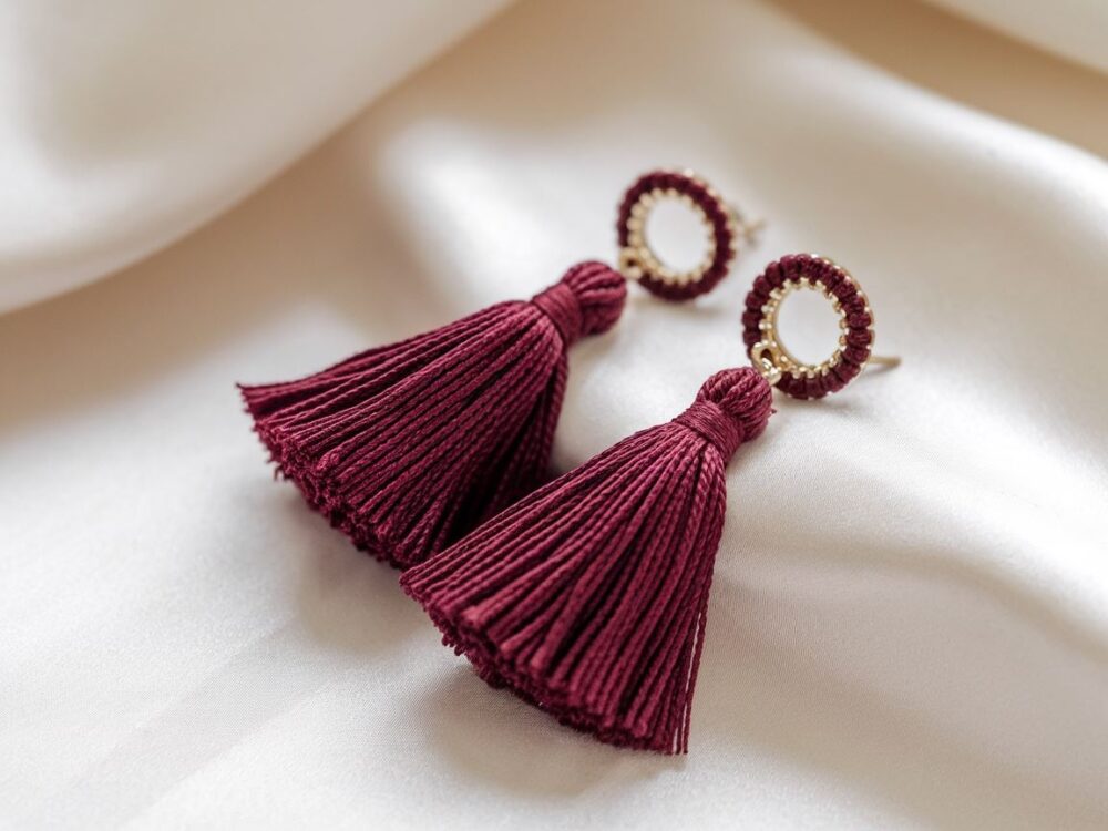 kolczyki w kolorze burgundowym