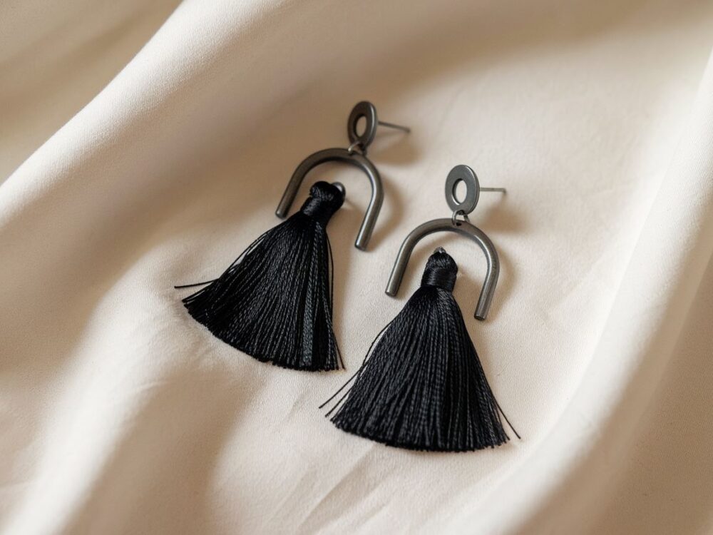 kolczyki z frędzlami czarne