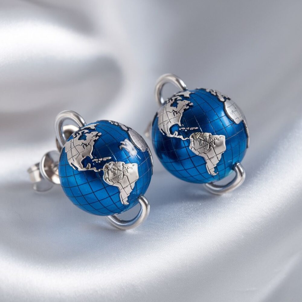 kolczyki z motywem mapy świata