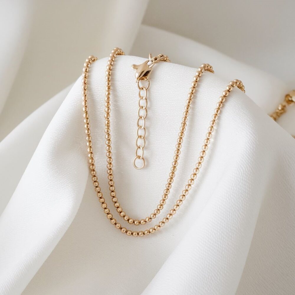 łańcuszek z małymi kulkami