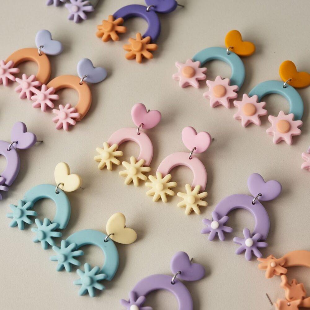 małe kolczyki dla dziewczynki