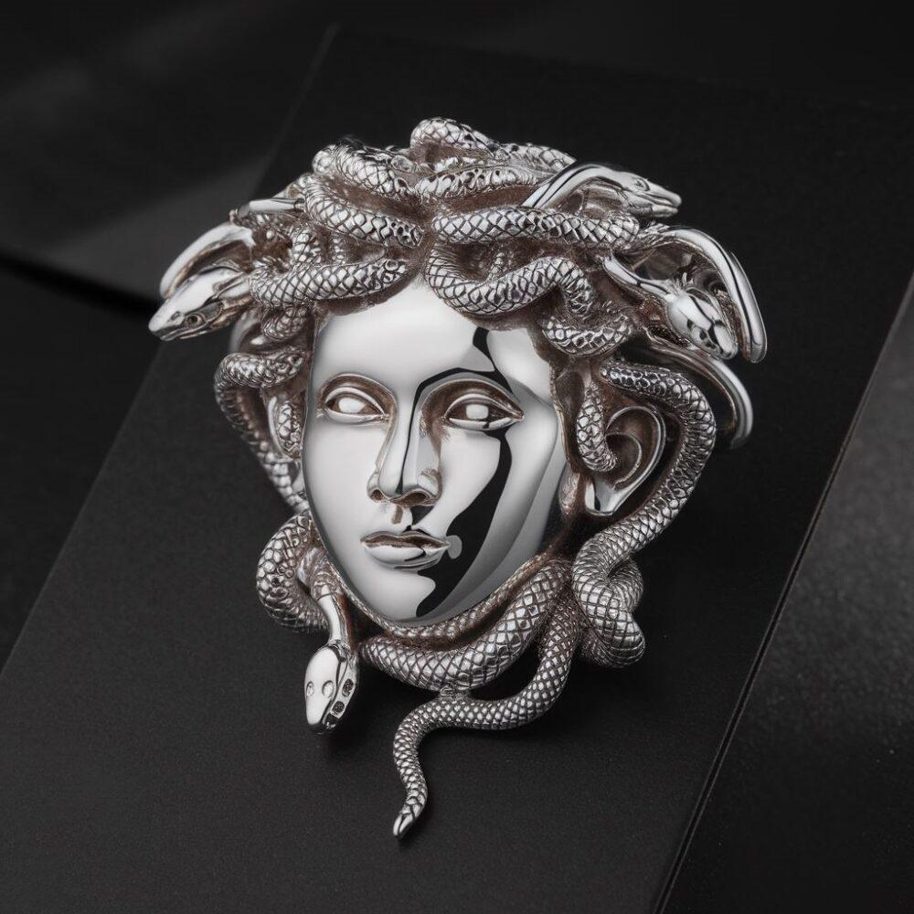 medusa piercing detal