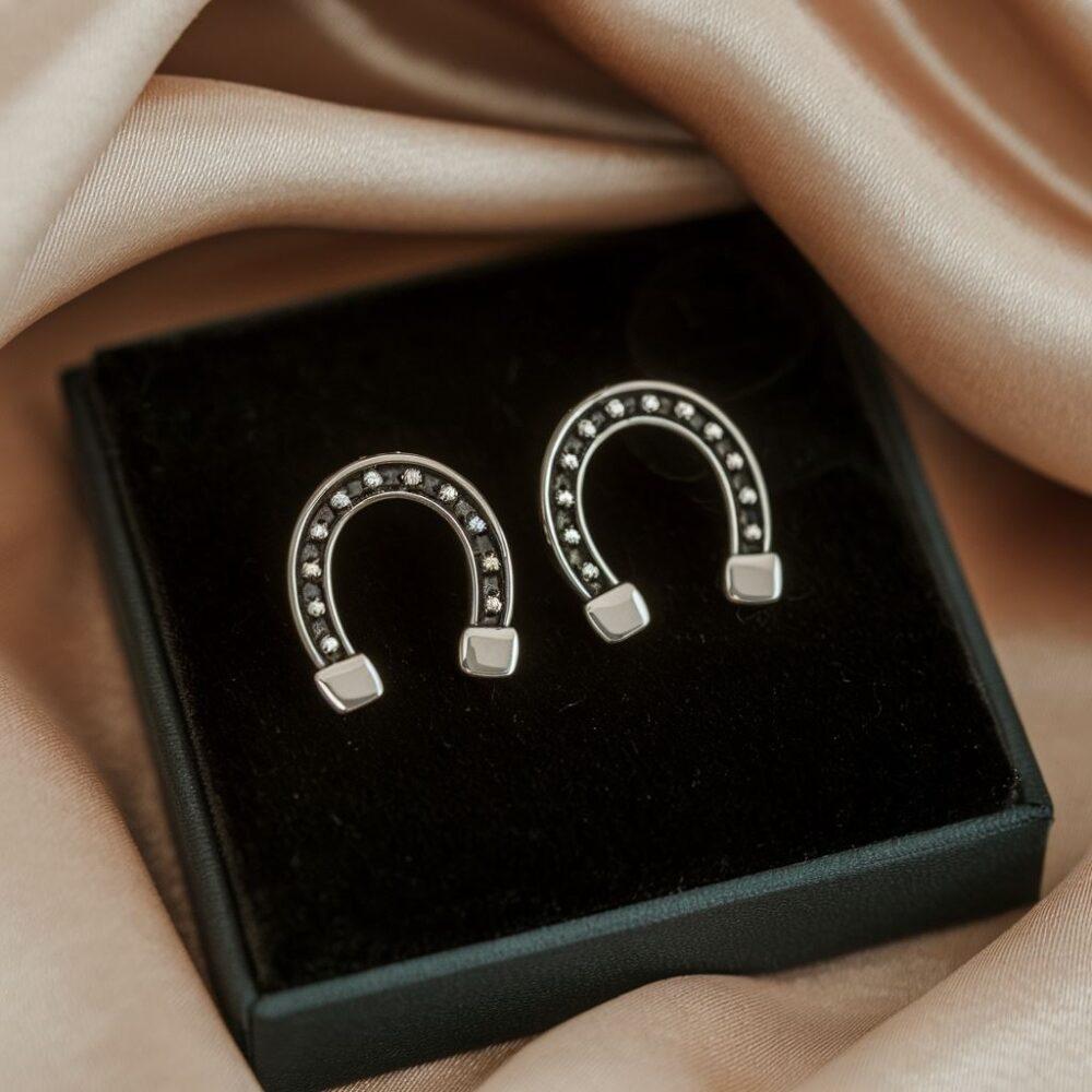 minimalistyczne kolczyki podkowy