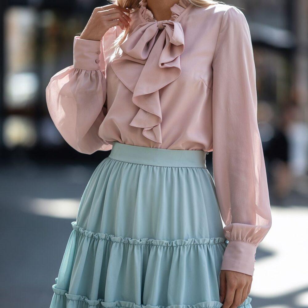 modna stylizacja z falbanami