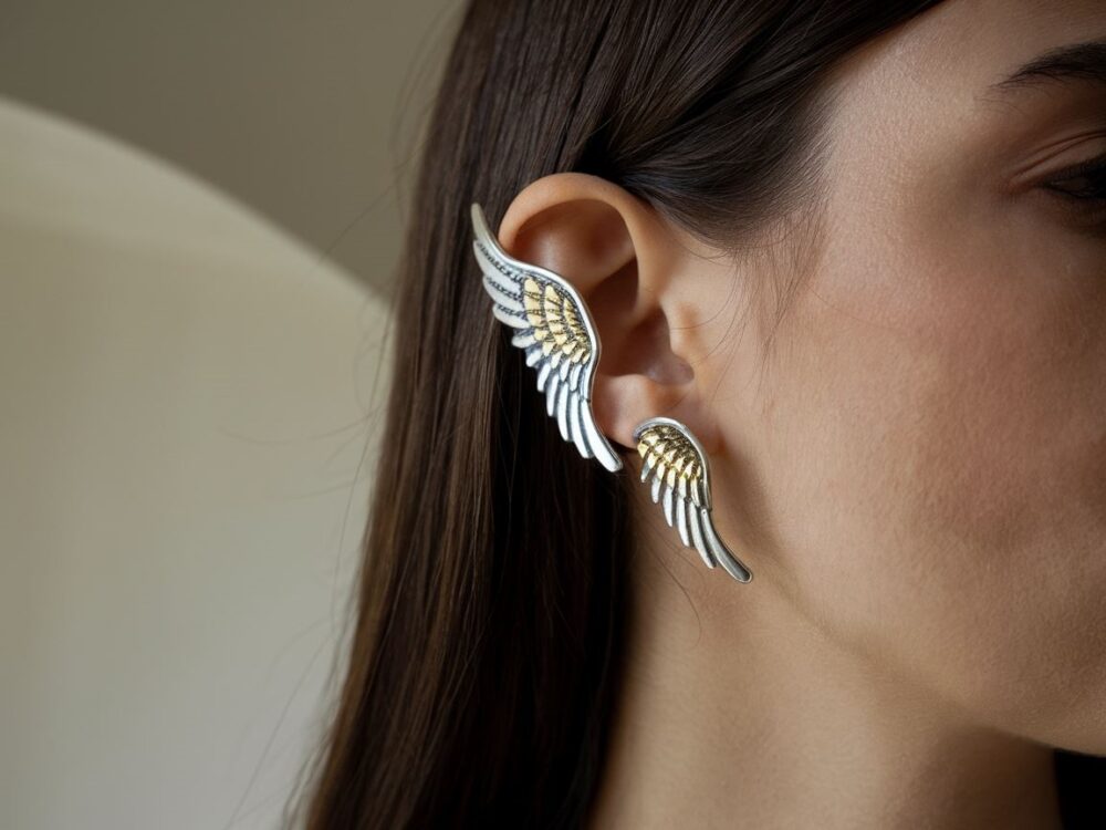 nausznice w kształcie skrzydeł