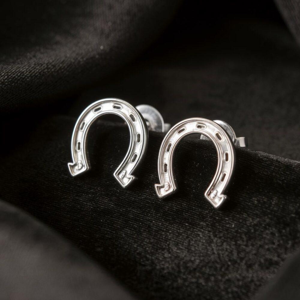 nowoczesne kolczyki podkowy