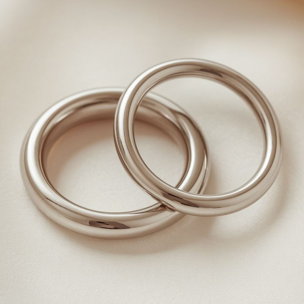 nowoczesny pierścionek na gumce