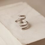 nowoczesny spiralny pierścionek