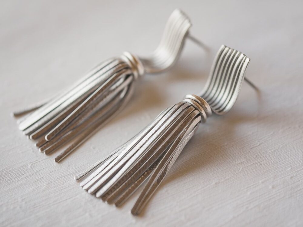 srebrne kolczyki chwosty