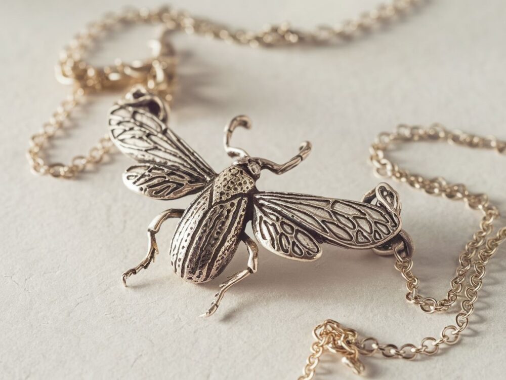 srebrny wisiorek owad