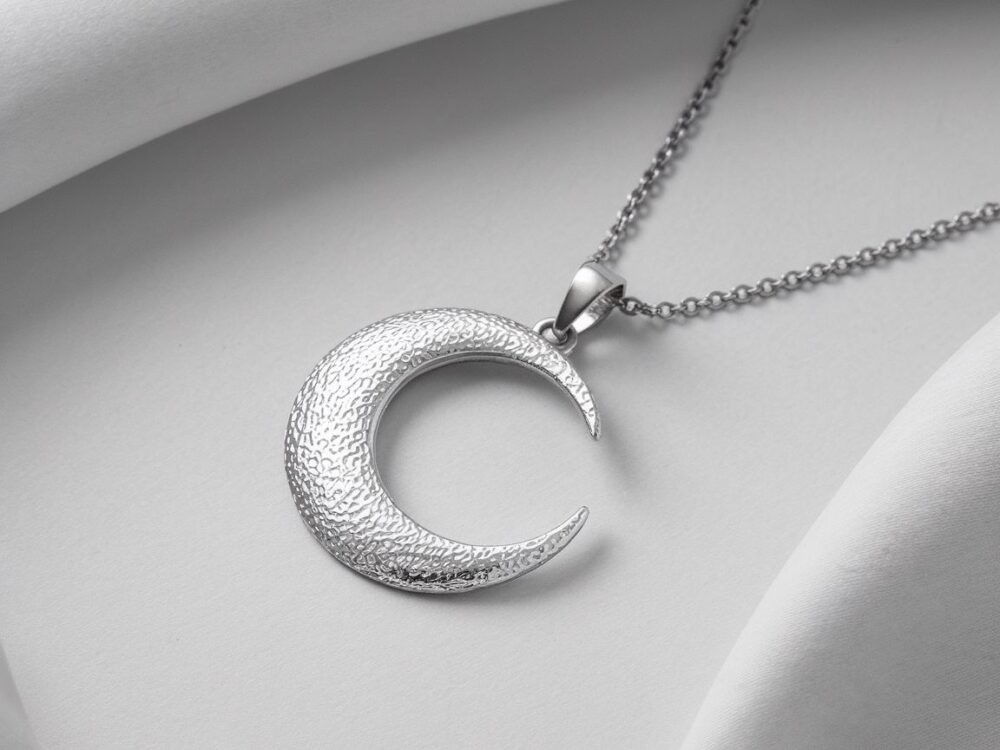 stalowy naszyjnik półksiężyc
