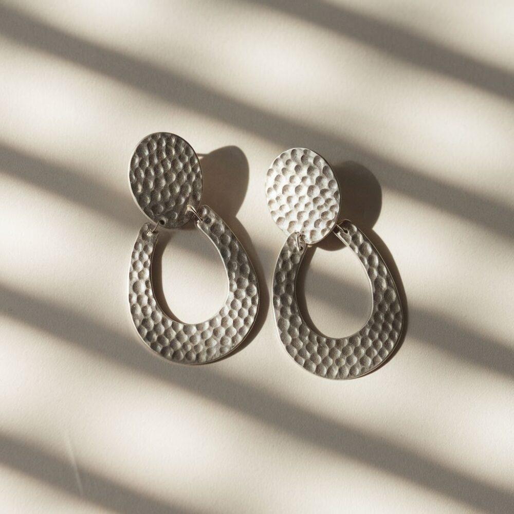 tekstura młotkowanego metalu