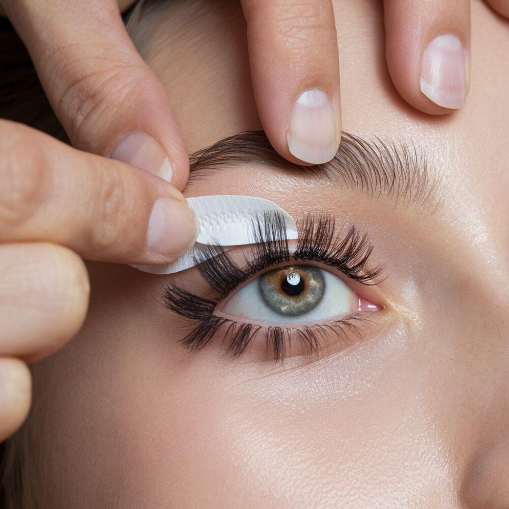 zdejmowanie sztucznych rzęs